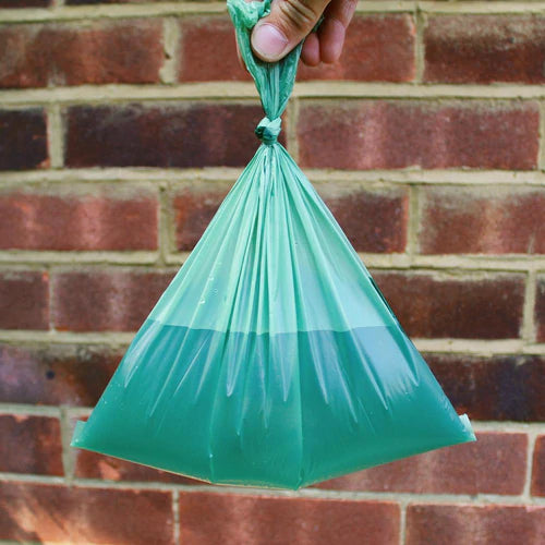 Bolsas para desecho de perro BECO olor a menta 120 und (8 rollos)